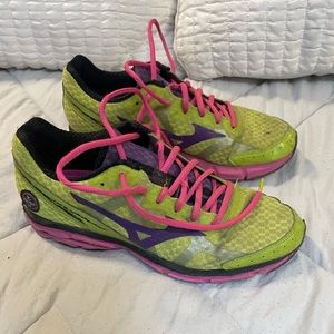 Mizuno running shoe - good condition, just needs a wash